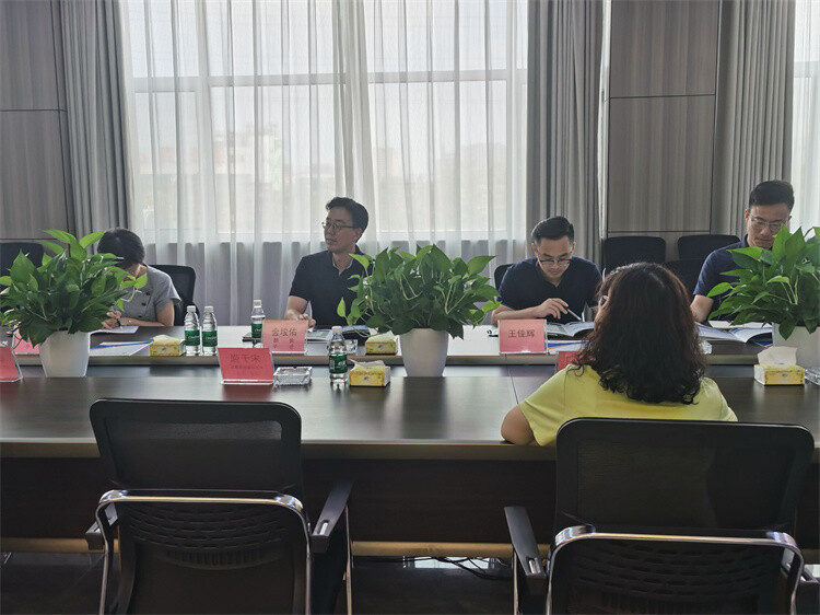 وقد تسبب الصيد الجائربانخفاض مخزون الأسماك.