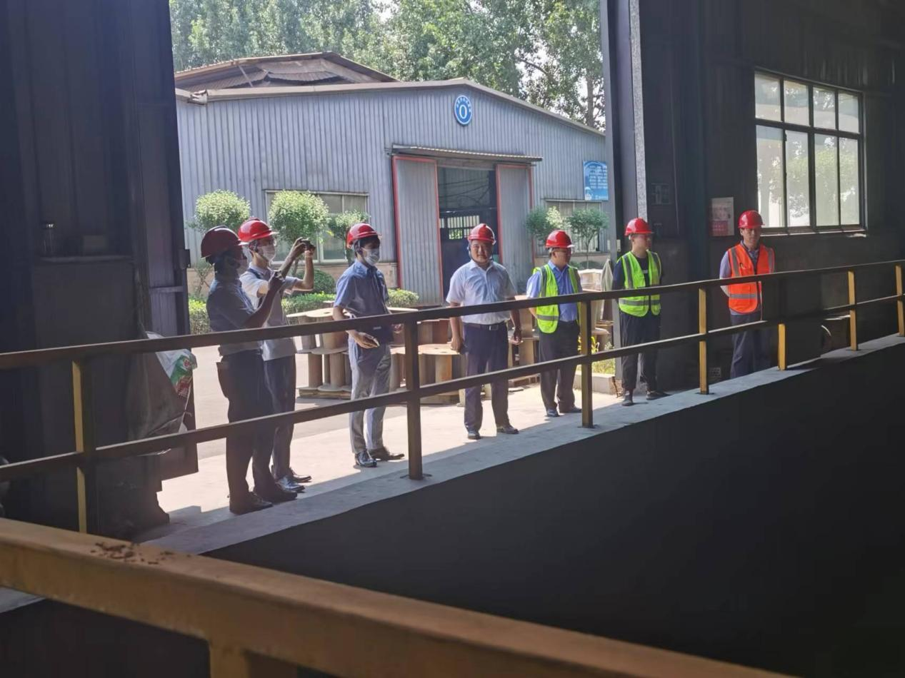 وقد تسبب الصيد الجائربانخفاض مخزون الأسماك.