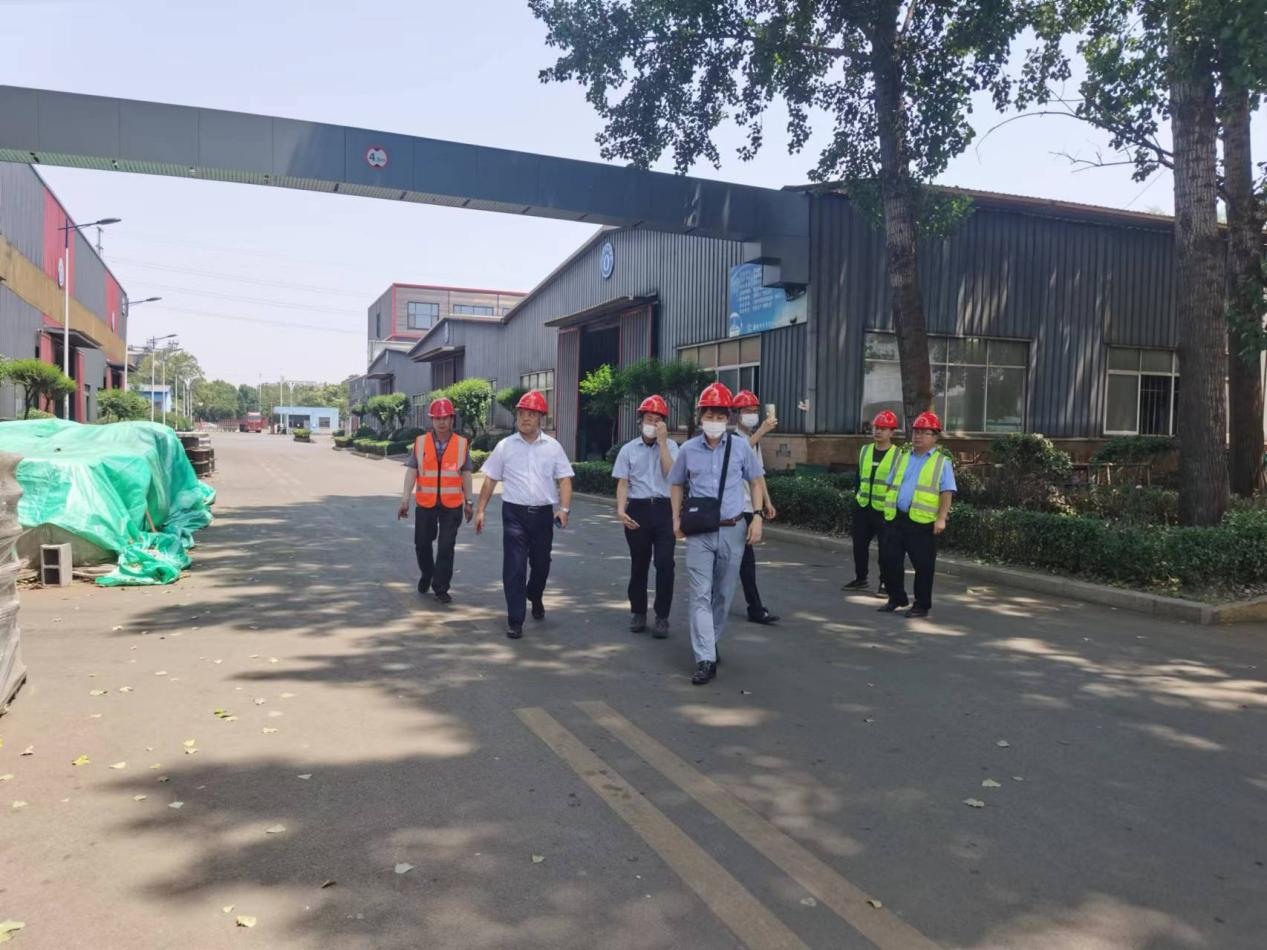 وقد تسبب الصيد الجائربانخفاض مخزون الأسماك.