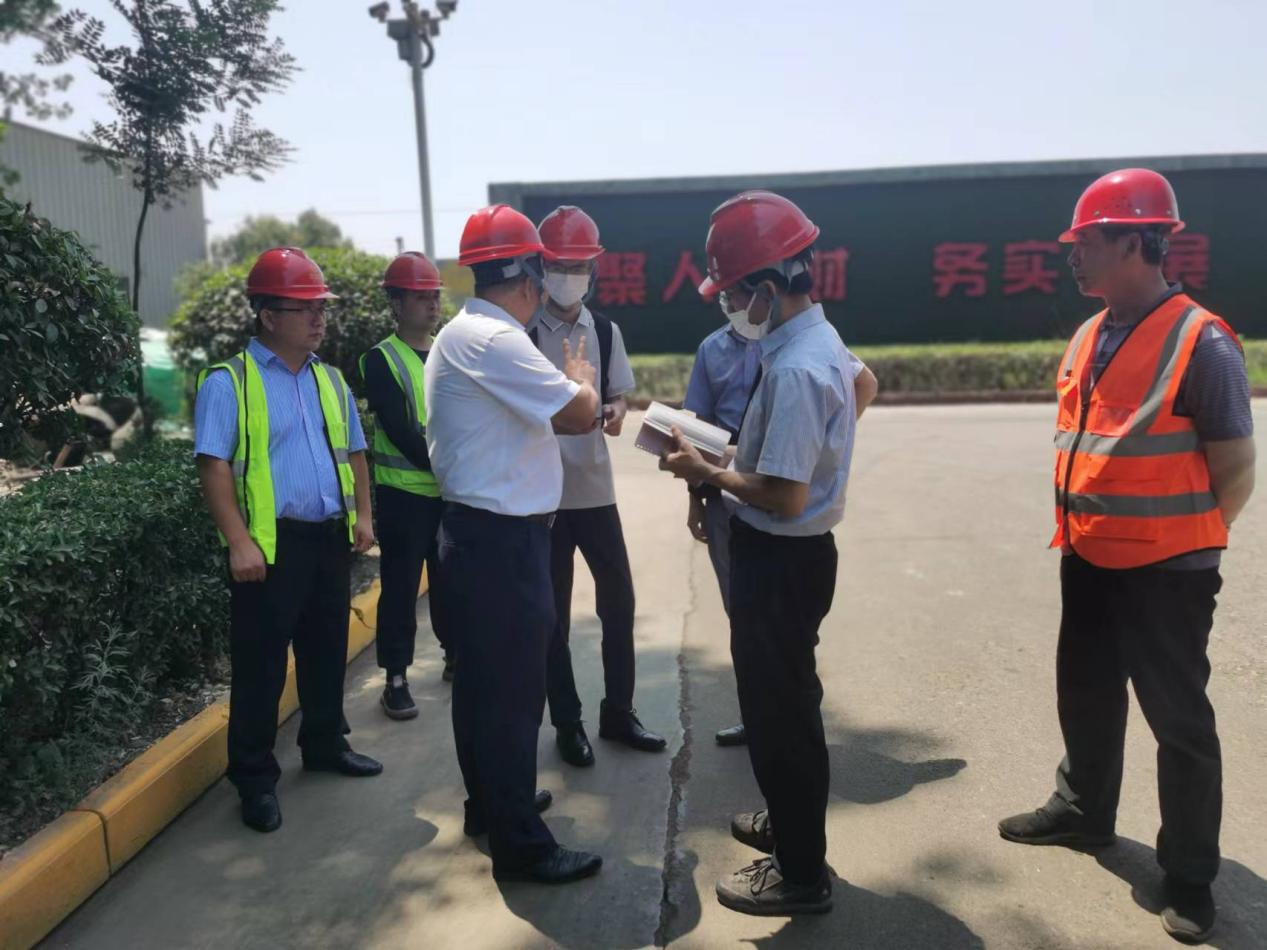 وقد تسبب الصيد الجائربانخفاض مخزون الأسماك.