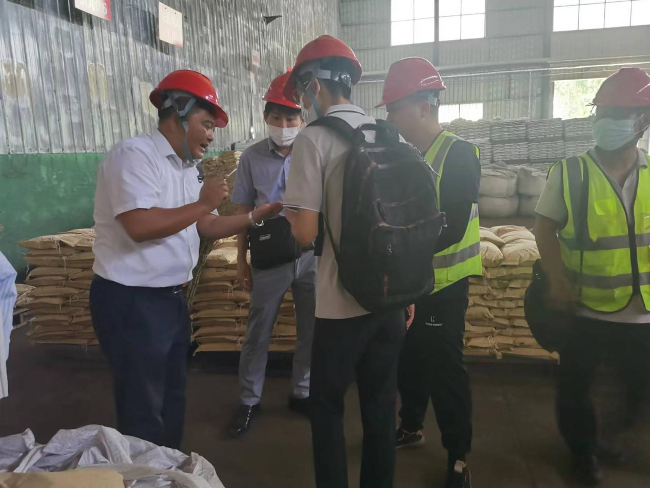 وقد تسبب الصيد الجائربانخفاض مخزون الأسماك.