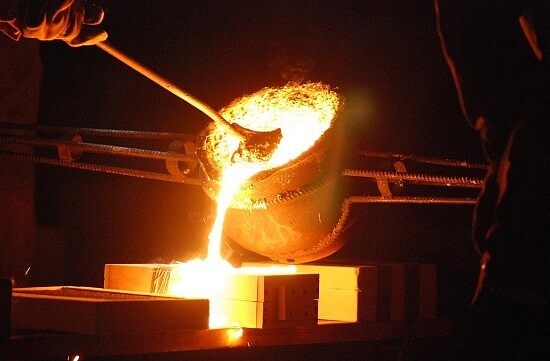 في نفس الوقت،إنه يعزز اقتصادها. وهذا يعني أن الحكومة نفسهايجب أن تستثمر بعمق في الخطة.