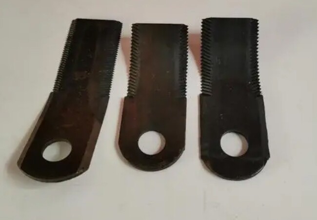 ماكينة حقل مسننة