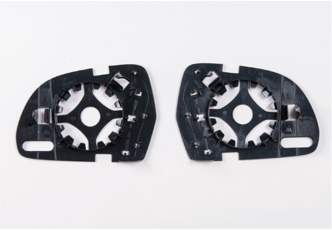 المصابيح الأمامية للسيارة