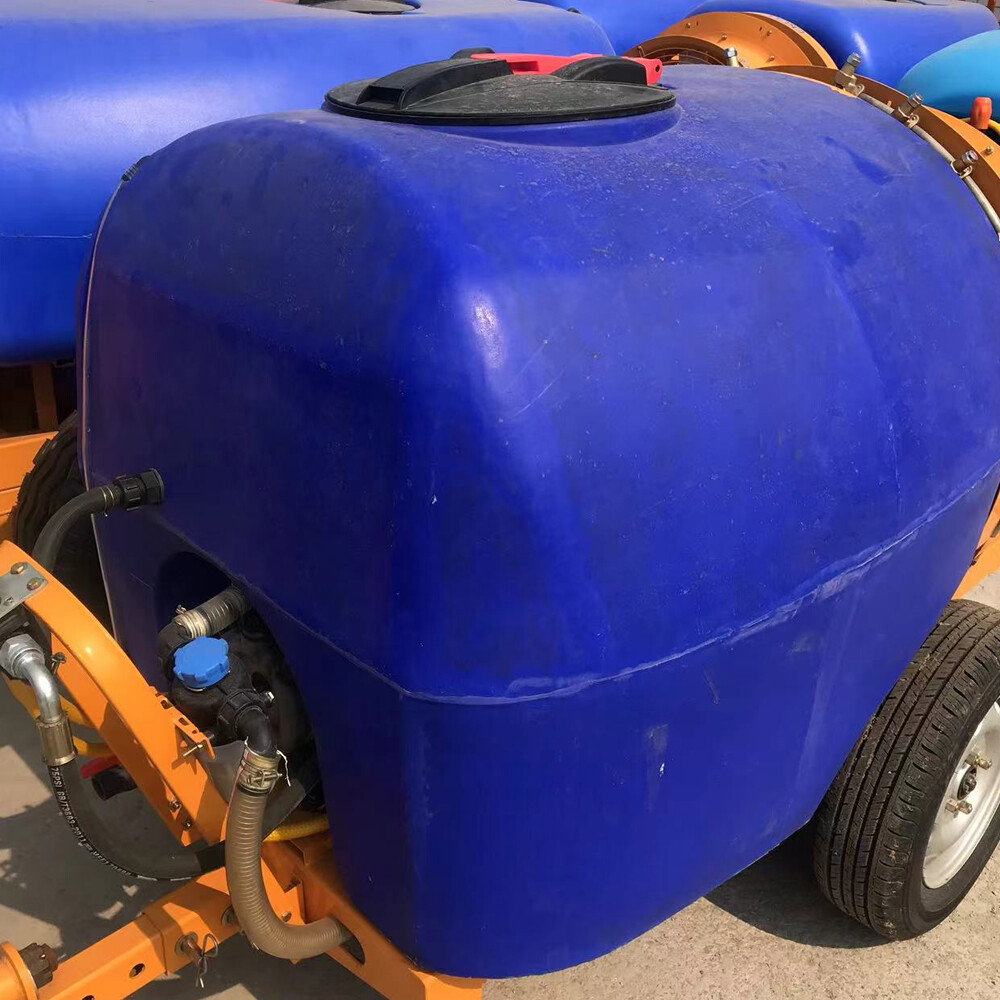 علبة لرش السموم في السموم