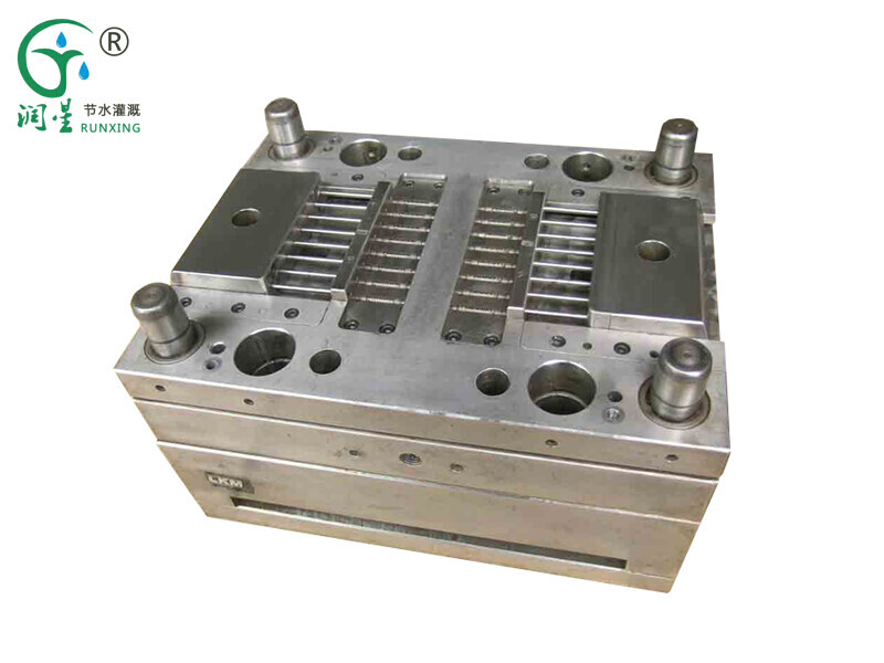 قالب قطارة أسطواني مرصع