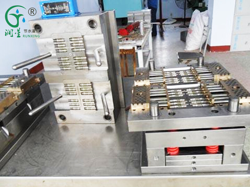 قالب قطارة أسطواني مرصع