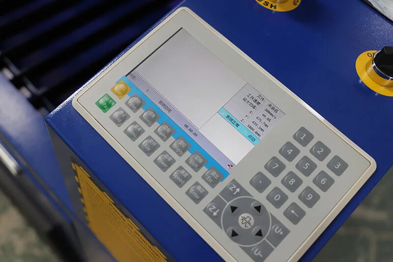 ماكينة قطع الليزر ثنائي أكسيد الكربون_GC1390LG 8.jpg ماكينة قطع الليزر ثنائي أكسيد الكربون_GC1390LG 8.jpg