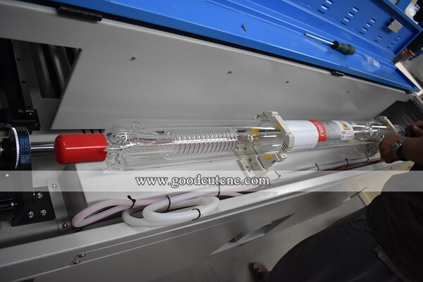 ماكينة قص السترات بالليزرGC1390LA