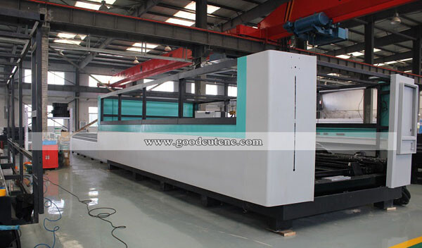 ماكينة قطع الليزر الألياف مع الغطاء protective(6).jpg ماكينة قطع الليزر الألياف مع الغطاء protective(6).jpg