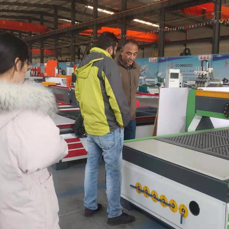 إعجاب العميل الهندي بالقطع بالليزر الليفي