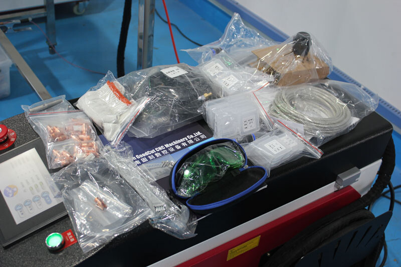 GC-WL 1000w 1500w 2000w آلة لحام ليزر مع سلك التغذية (4).jpg GC-WL 1000w 1500w 2000w آلة لحام ليزر مع سلك التغذية (4).jpg