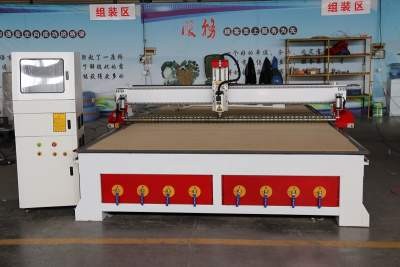 آلة راوتر CNC GC2030V كبيرة الحجم بمساحة عمل 2000*3000mm مع بكرة ضغط للخشب وMDF والأكريليك