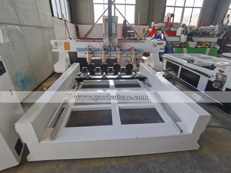 راوتر CNC للخشب متعدد المغازل GC-4R مع 4 مغازل و4 محاور دوارة لأرجل طاولات الأثاث