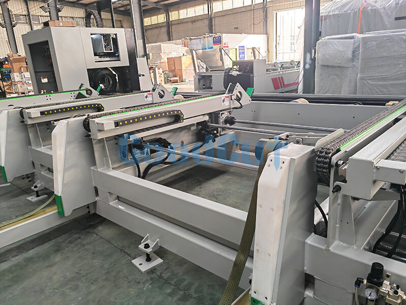 GC-FRA الألياف البصرية آلة قطع الليزر تلقائيا تحميل الأنابيب المعدنية 