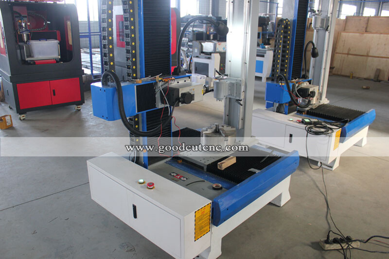 جهاز التوجيه CNC للنقش الرأسي GC-1325-V للمواسير الأسطوانية