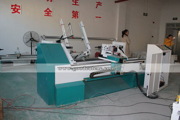 GC1530WL-AF التلقائي تغذية آلة التصنيع باستخدام الحاسب الآلي مخرطة النجارة الصناعية