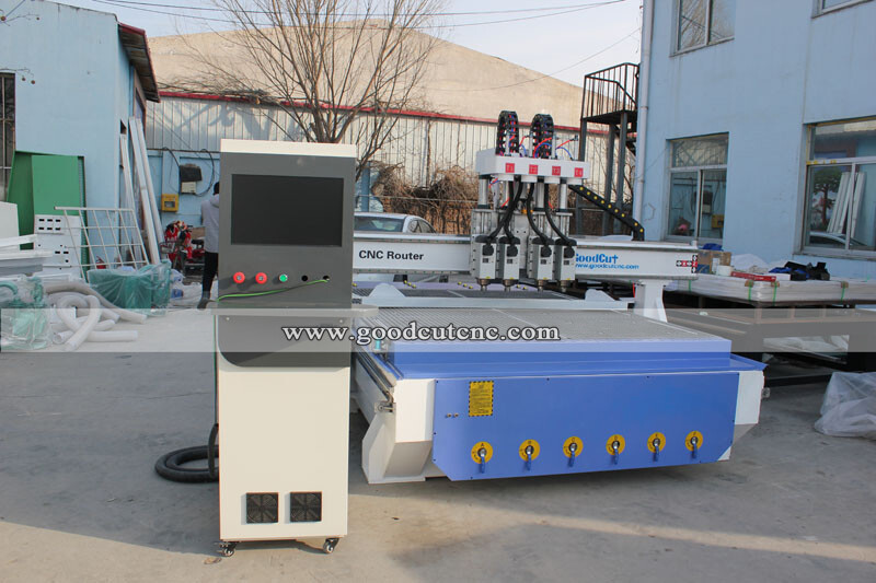  GC1325-P4 متعددة الهوائية المغزل الخشب CNC