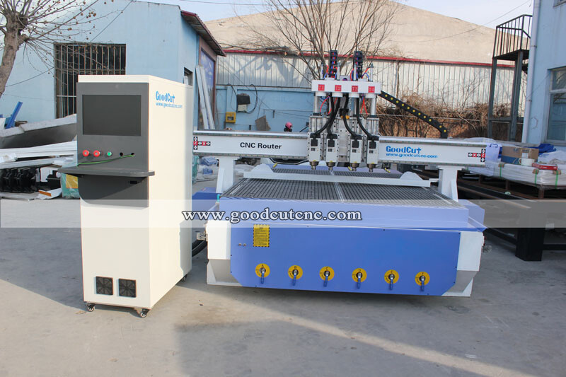  GC1325-P4 متعددة الهوائية المغزل الخشب CNC