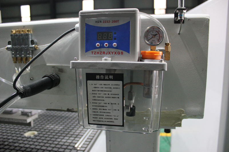 GC1325ATC New Design Automatic Tool Changer CNC Router Machine2.jpg