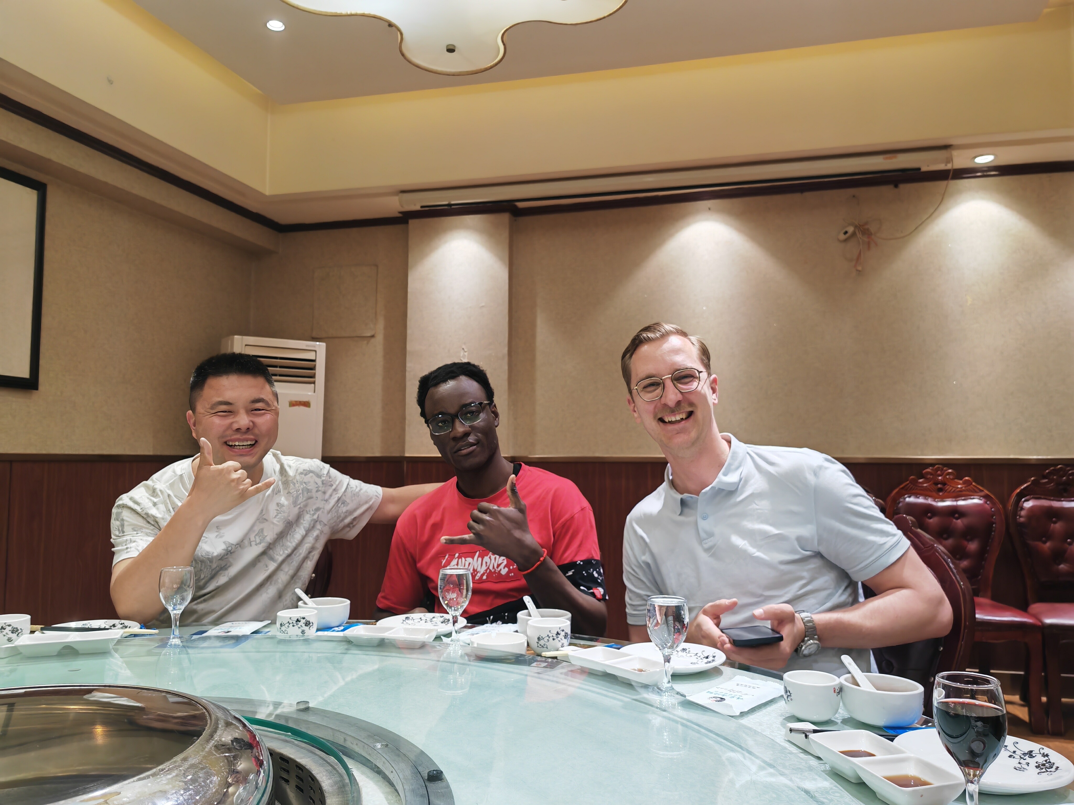 صفقات العملاء في ليتوانيا لماكينة القطع والنقش بالليزر CO2