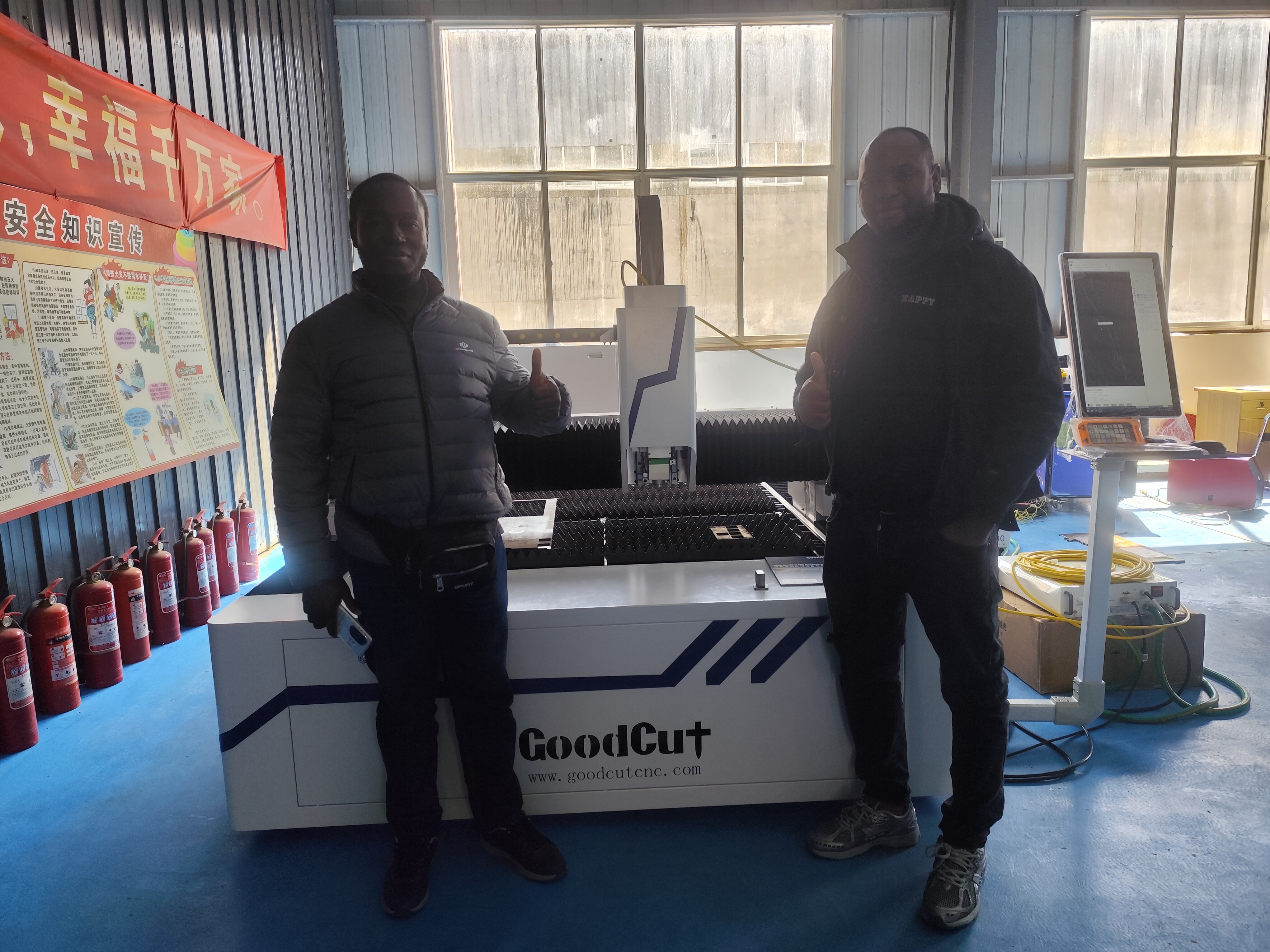 زار العملاء النيجيريون ماكينة القطع بالليزر الليفي