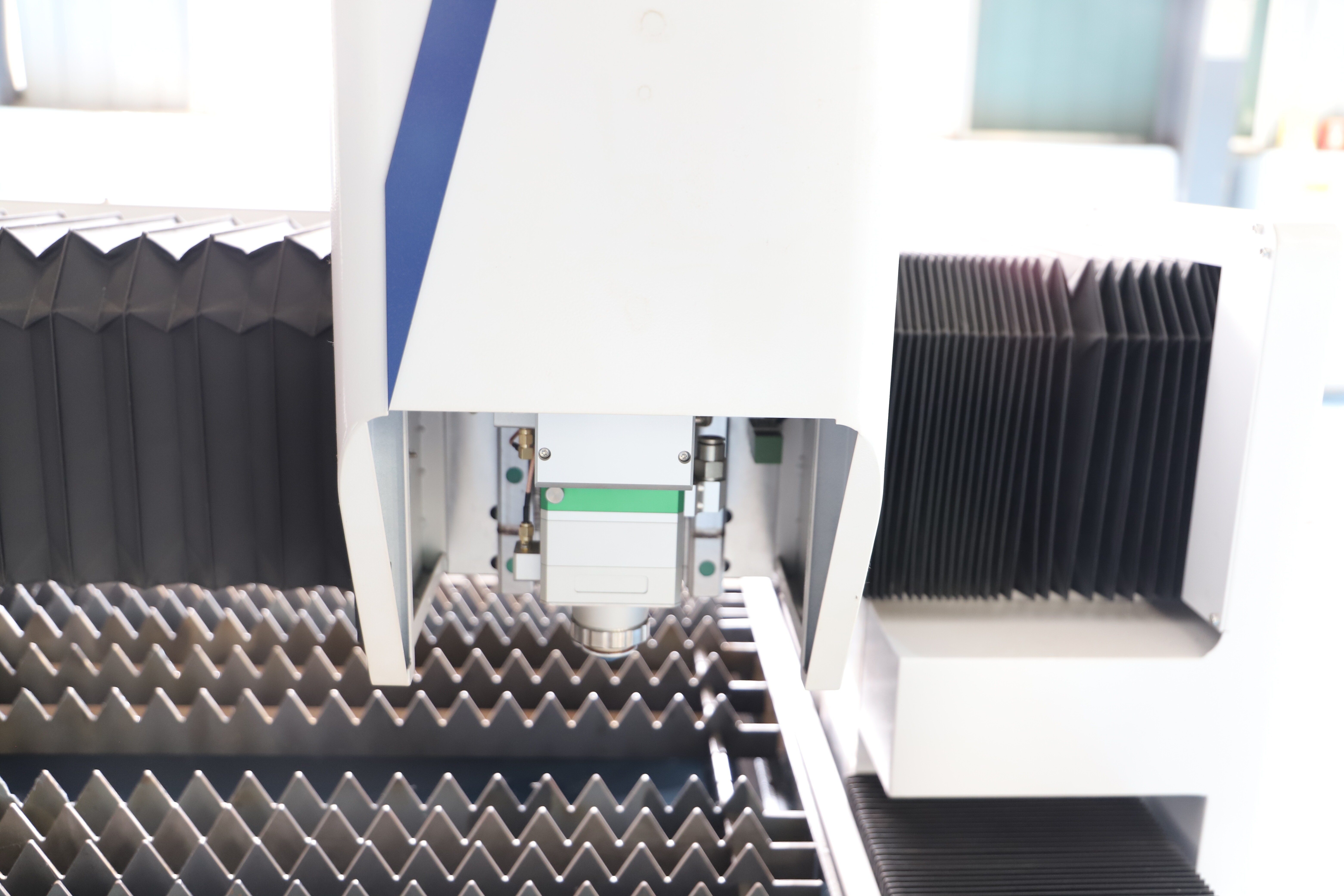 آلة القطع بالليزر الليفي بالليزر للمعادن GC1530F 3KW 6KW