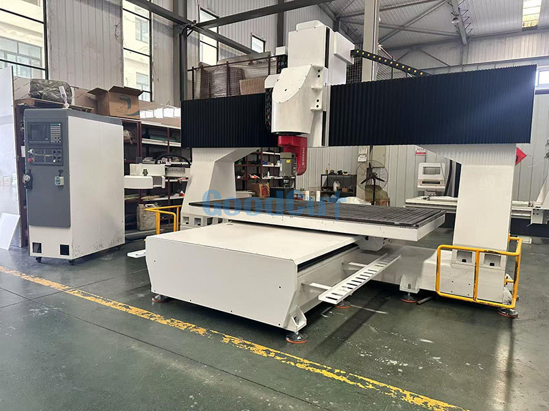 ماكينة التوجيه باستخدام الحاسب الآلي GC1325-5 محور GC1325-5 ماكينة التوجيه باستخدام الحاسب الآلي GC1325-5 ذات المحور EPS الرغوي الخشبي EPS مع محور Z 400 مم