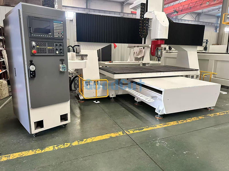 ماكينة التوجيه باستخدام الحاسب الآلي GC1325-5 محور GC1325-5 ماكينة التوجيه باستخدام الحاسب الآلي GC1325-5 ذات المحور EPS الرغوي الخشبي EPS مع محور Z 400 مم