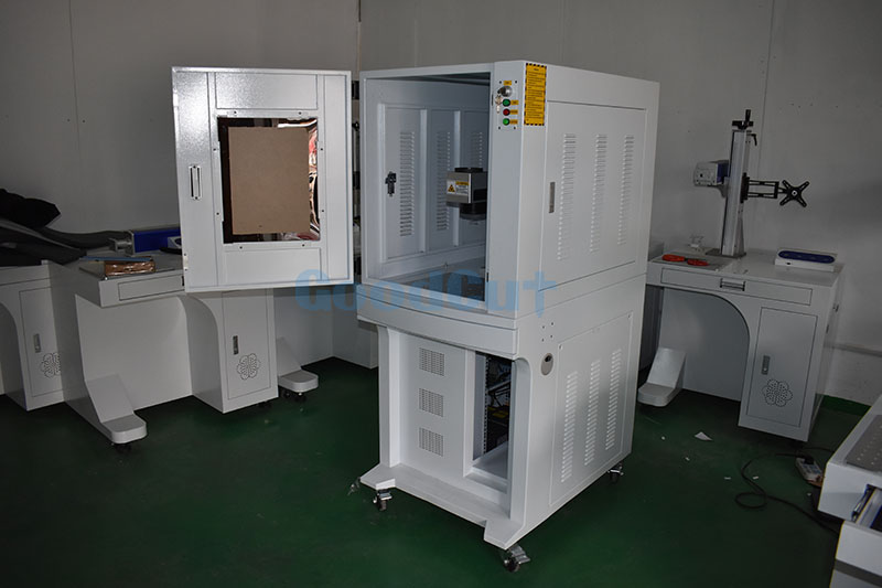 ماكينة الوسم بالليزر الليفي للغطاء بالكامل GC1010