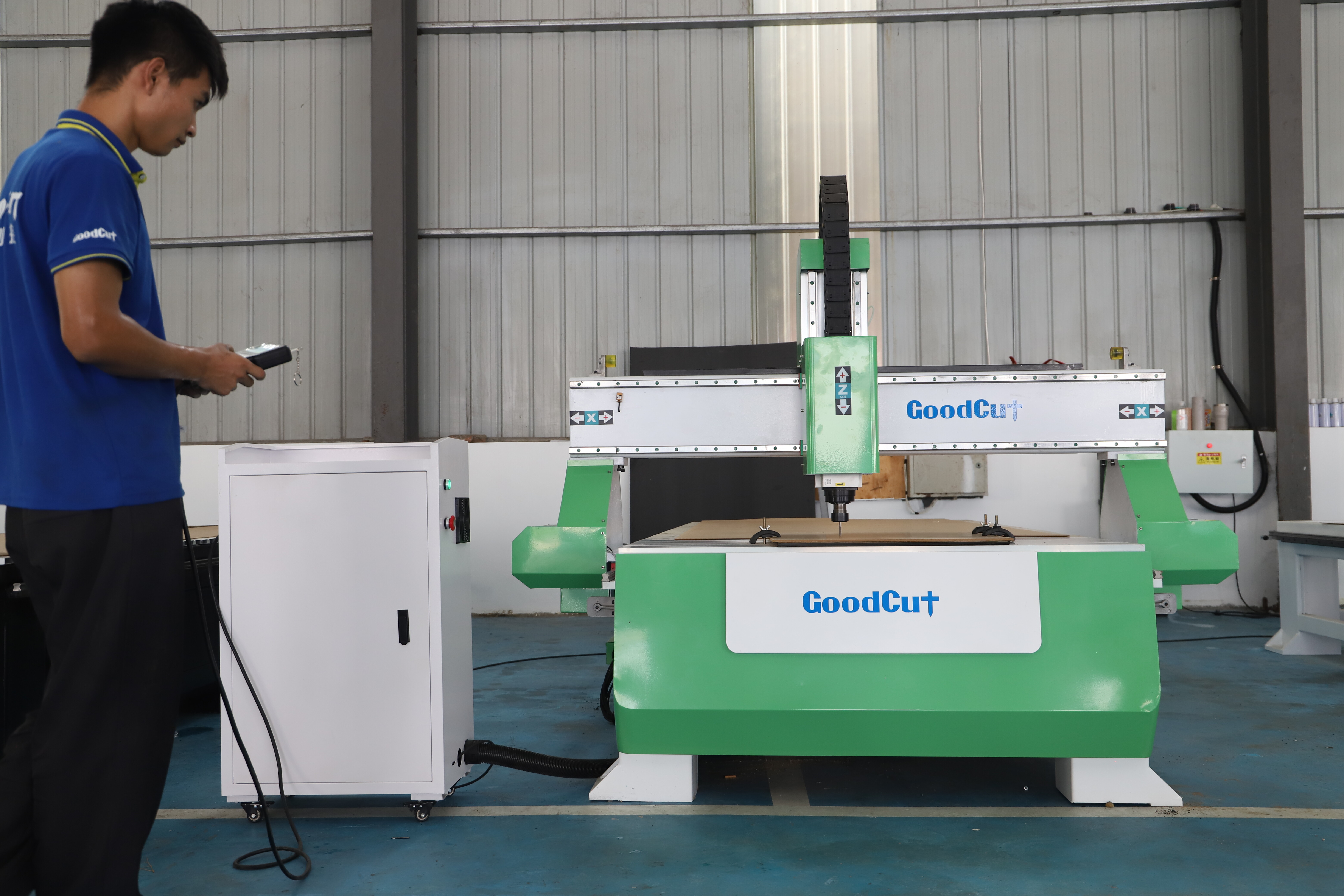 ماكينات التوجيه باستخدام الحاسب الآلي GC1325 للأعمال الخشبية بجودة عالية ومواصفات مخصصة