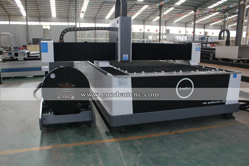 آلة قطع الألياف الليزرية GC1530FR مع دوارة لقطع الألواح والأنابيب