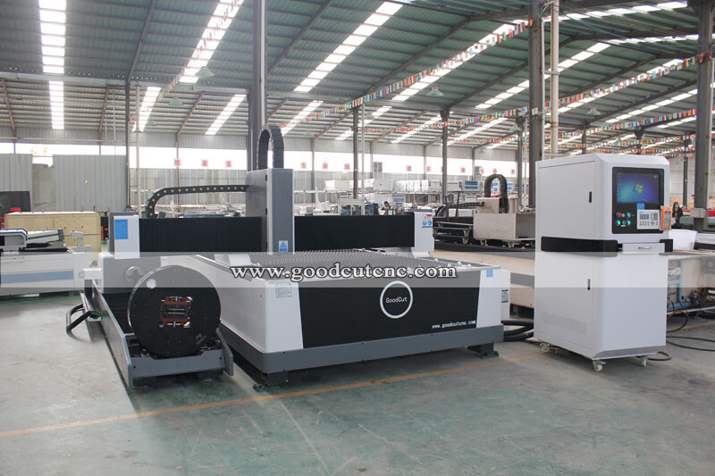 آلة قطع الألياف الليزرية GC1530FR مع دوارة لقطع الألواح والأنابيب