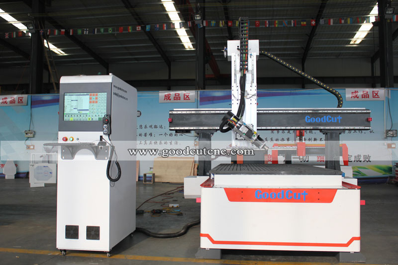 آلة CNC GC1325ATC-4Axis ذات دقة عالية مع محور خطي رباعي ونظام أداة أوتوماتيكي (ATC) مع مغزل دوار 180 درجة لأعمال الخشب