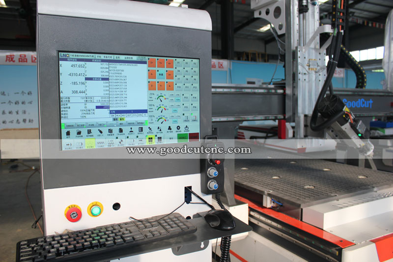 آلة CNC GC1325ATC-4Axis ذات دقة عالية مع محور خطي رباعي ونظام أداة أوتوماتيكي (ATC) مع مغزل دوار 180 درجة لأعمال الخشب