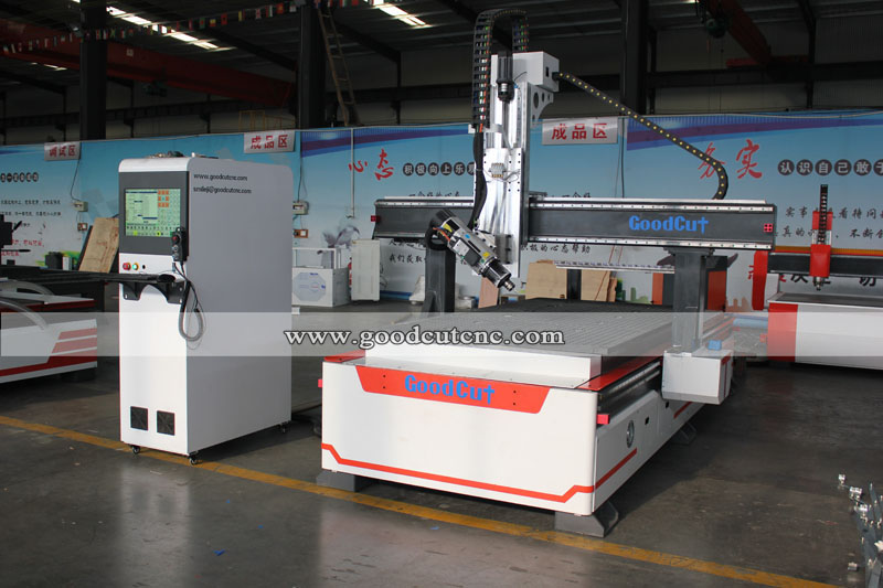 آلة CNC GC1325ATC-4Axis ذات دقة عالية مع محور خطي رباعي ونظام أداة أوتوماتيكي (ATC) مع مغزل دوار 180 درجة لأعمال الخشب