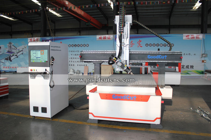 آلة CNC GC1325ATC-4Axis ذات دقة عالية مع محور خطي رباعي ونظام أداة أوتوماتيكي (ATC) مع مغزل دوار 180 درجة لأعمال الخشب