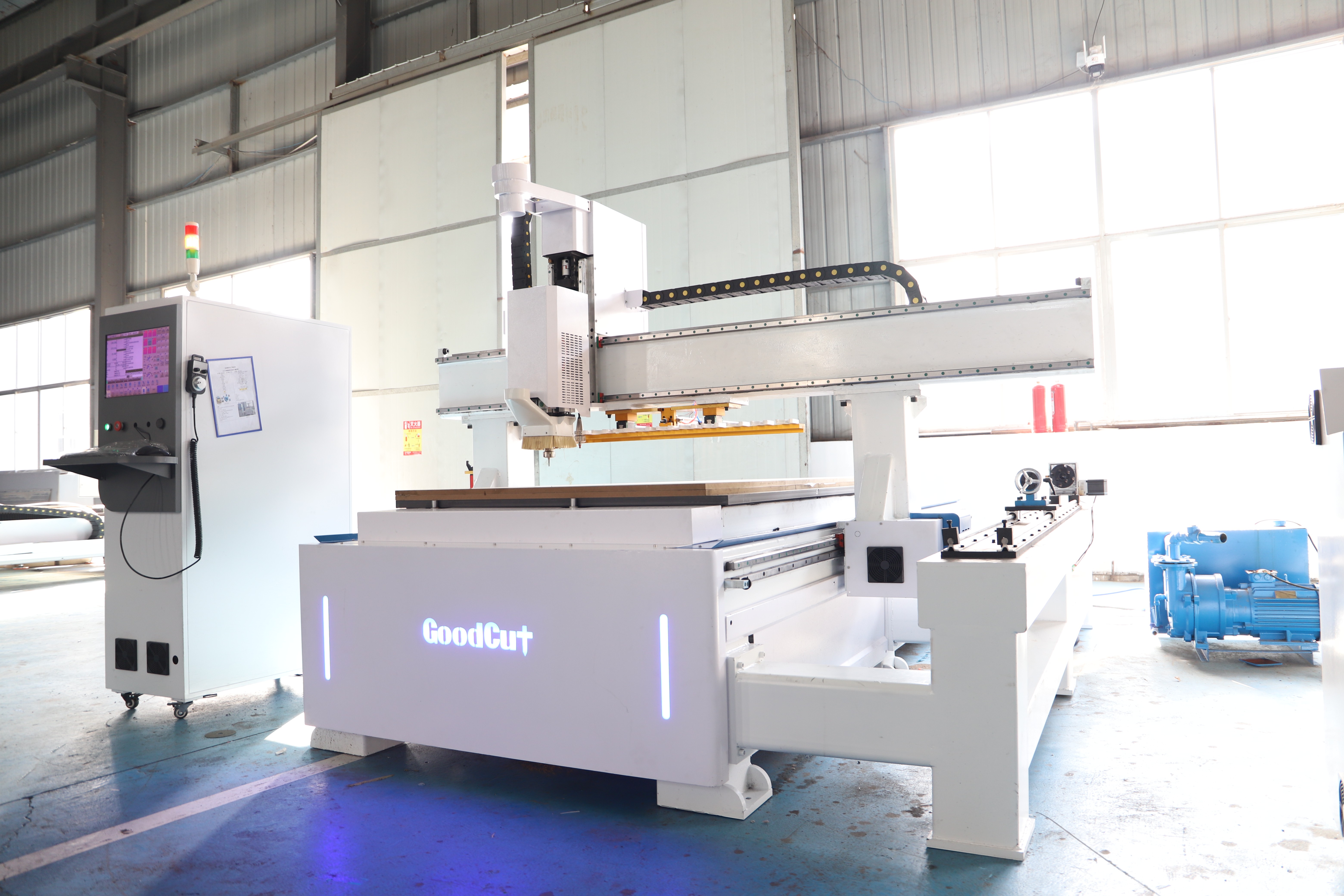 GC1325ATC-R جهاز التوجيه CNC الخطي الأوتوماتيكي لتغيير الأدوات مع جهاز دوار