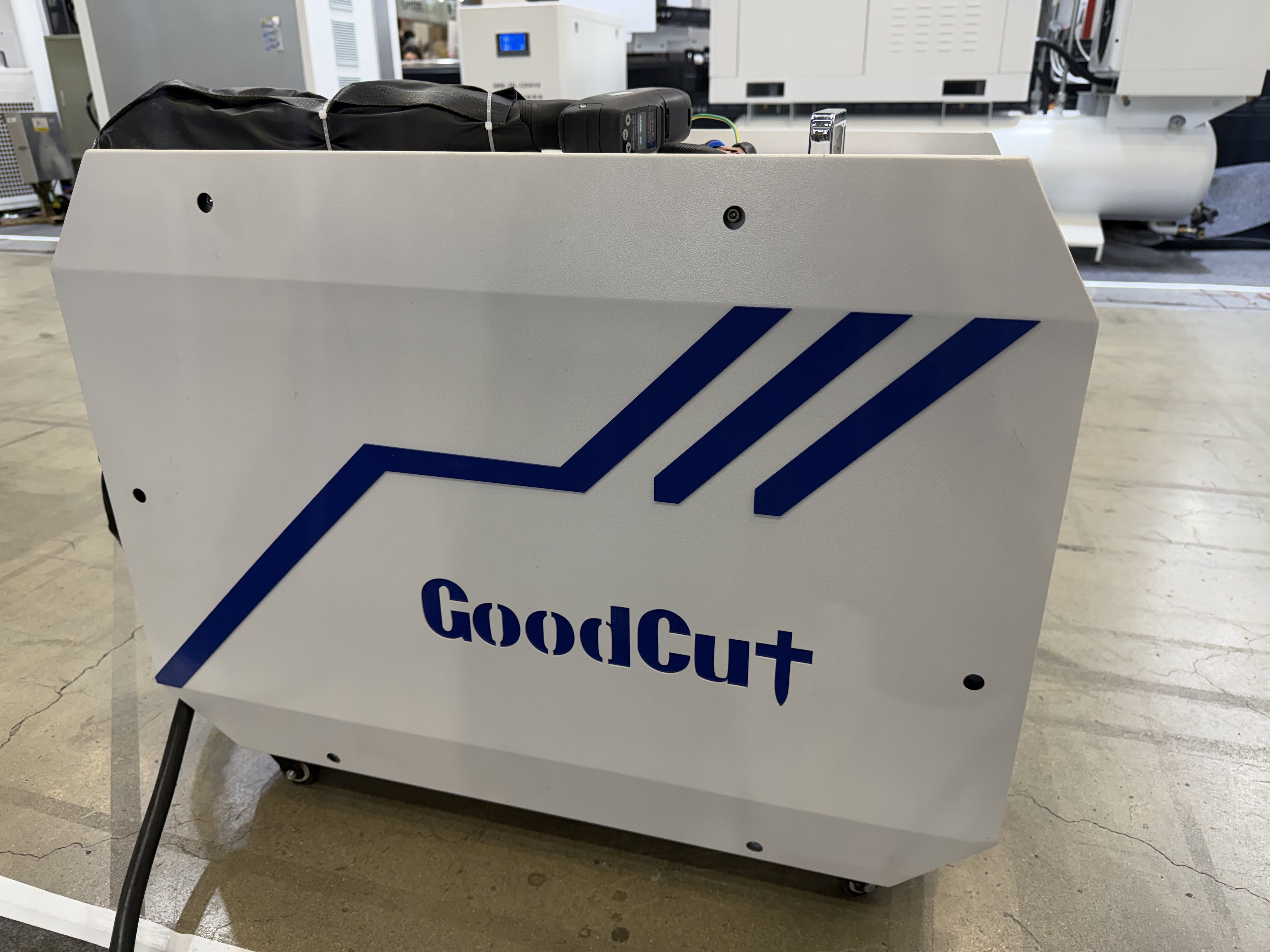 GC-WCCA آلة لحام ليزر بتبريد هوائي 5 في 1 للحام والقطع والتنظيف بالليزر