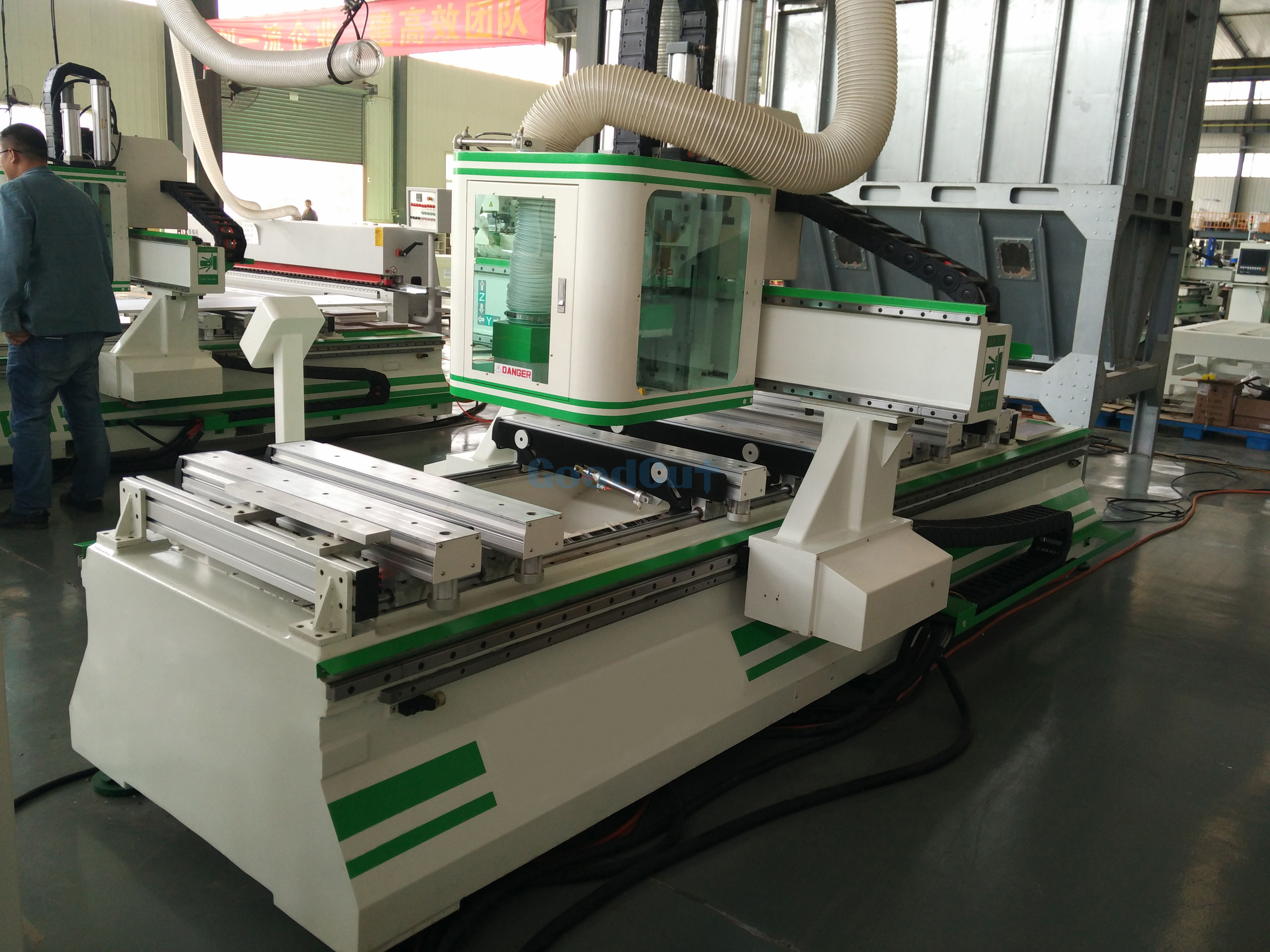 ماكينة توجيه CNC ATC بآلة تغيير أدوات خطية CNC للحفر والحز والطحن الفعّالة ذات 5 جوانب لأثاث الألواح وPods Block PTP Wo