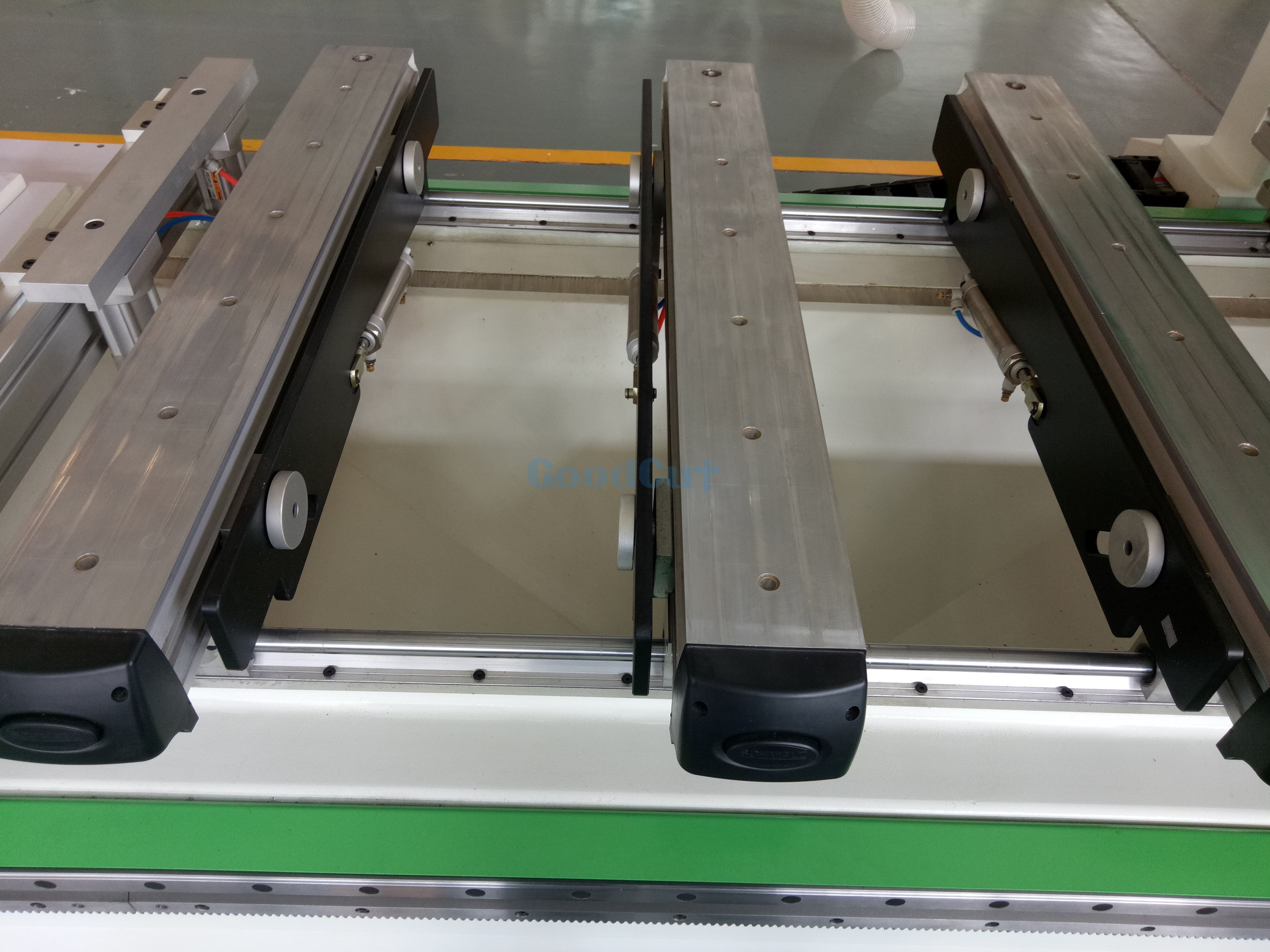 ماكينة توجيه CNC ATC بآلة تغيير أدوات خطية CNC للحفر والحز والطحن الفعّالة ذات 5 جوانب لأثاث الألواح وPods Block PTP Wo