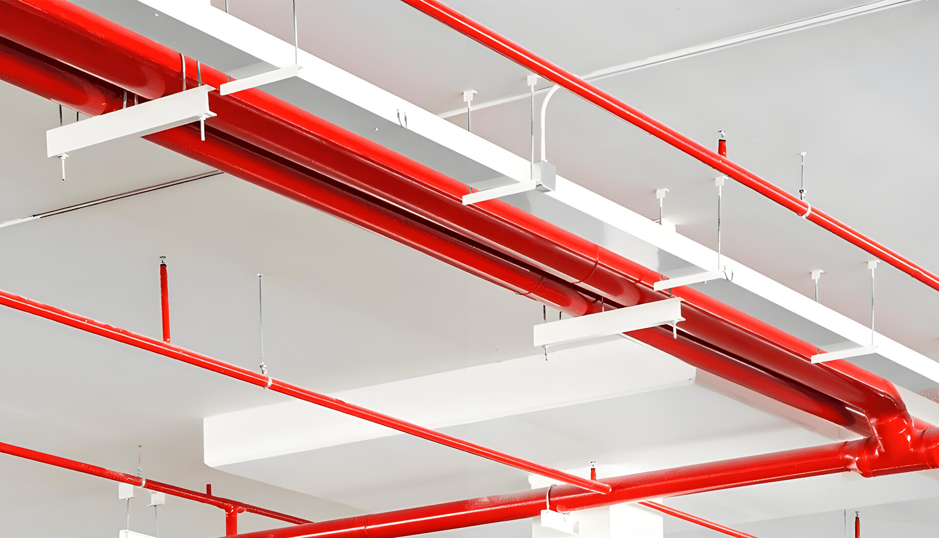 ما هي تجهيزات الأنابيب المحزوزة المستخدمة في هندسة الحرائق؟