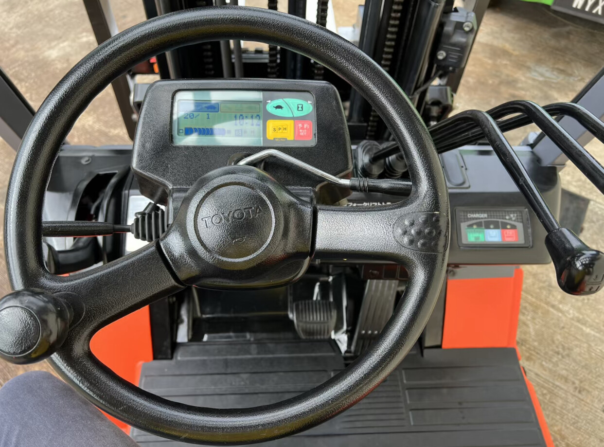 تويوتا رافعة شوكية بمحرك احتراق داخلي سعة 1.5-5 طن