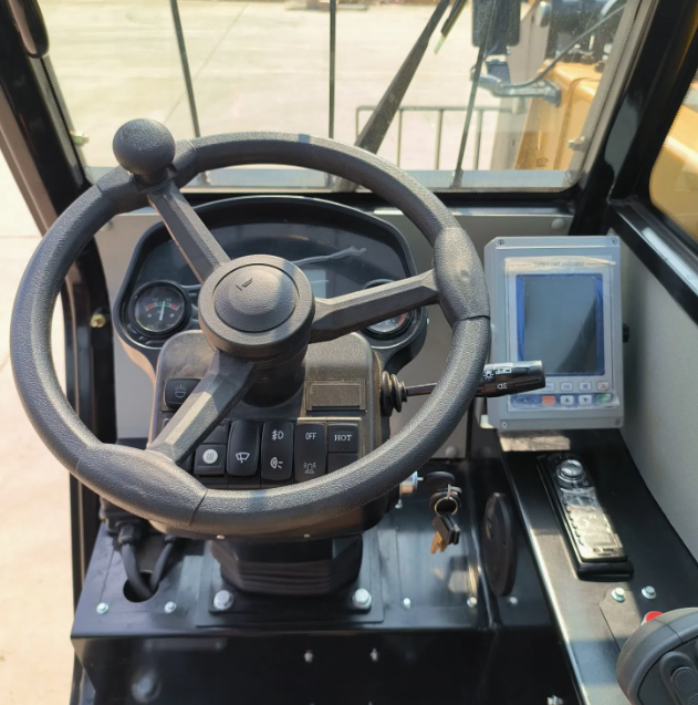 أداة مناولة تلسكوبية صينية ذات لودر بتقدير 3.5 طن Yn735