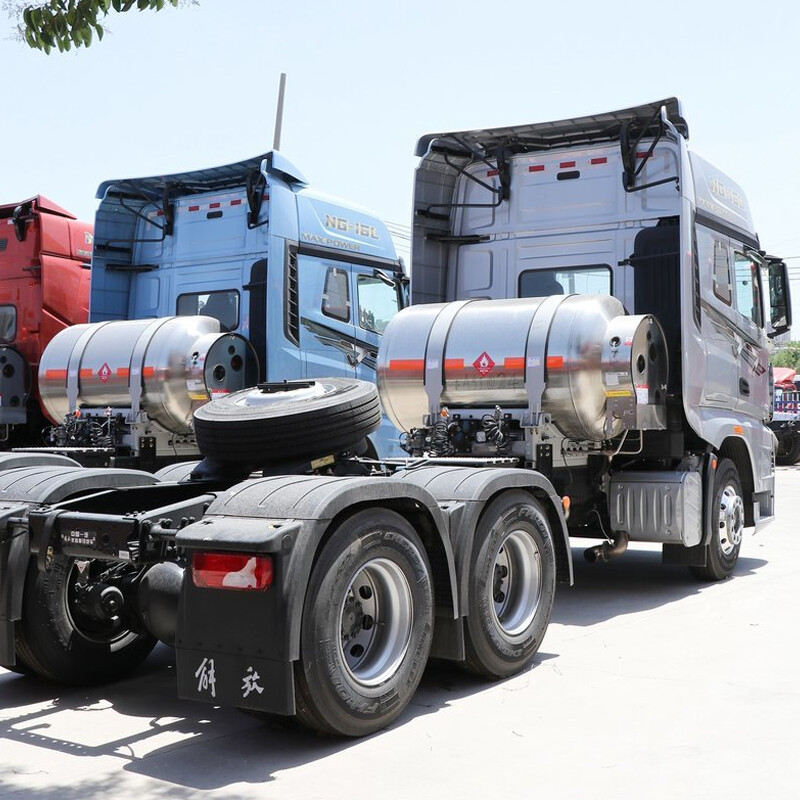 شاحنة FAW J7 الثقيلة المستعملة 600 حصان 6X4 غاز طبيعي مسال جرار بناقل حركة أوتوماتيكي