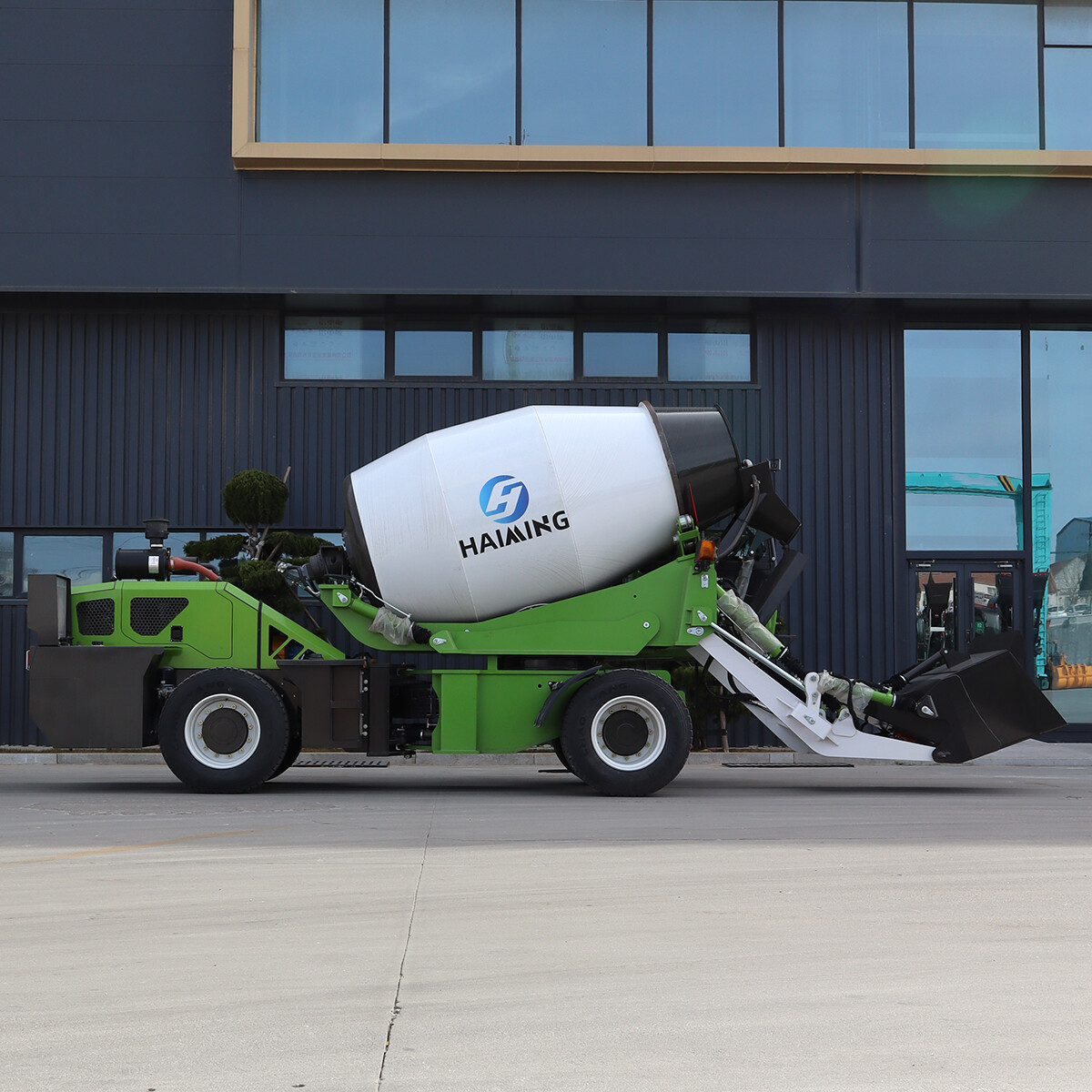 4.0 متر مكعب شاحنة خلاطة خرسانة ذاتية التحميل