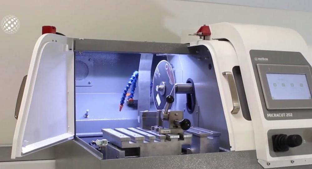 ما هي ماكينة قطع المعادن