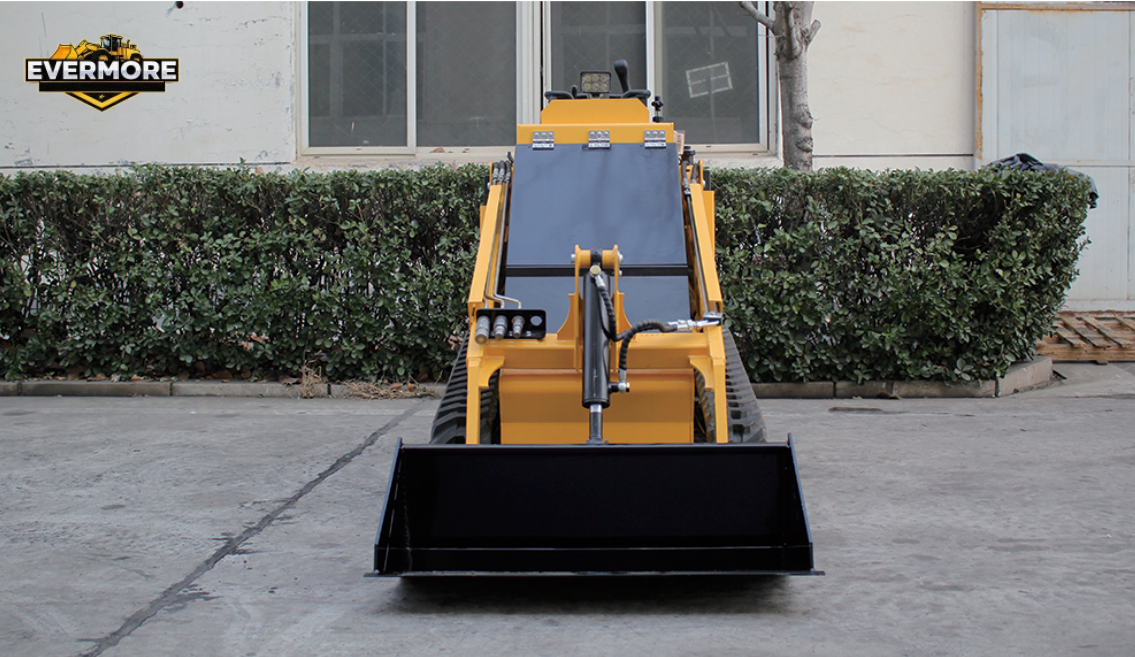 لودر انزلاقي مدمج - إيفرمور | معدات بناء قوية ومتعددة الاستخدامات