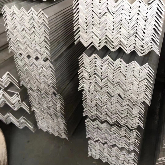 زاوية من الفولاذ المقاوم للصدأ