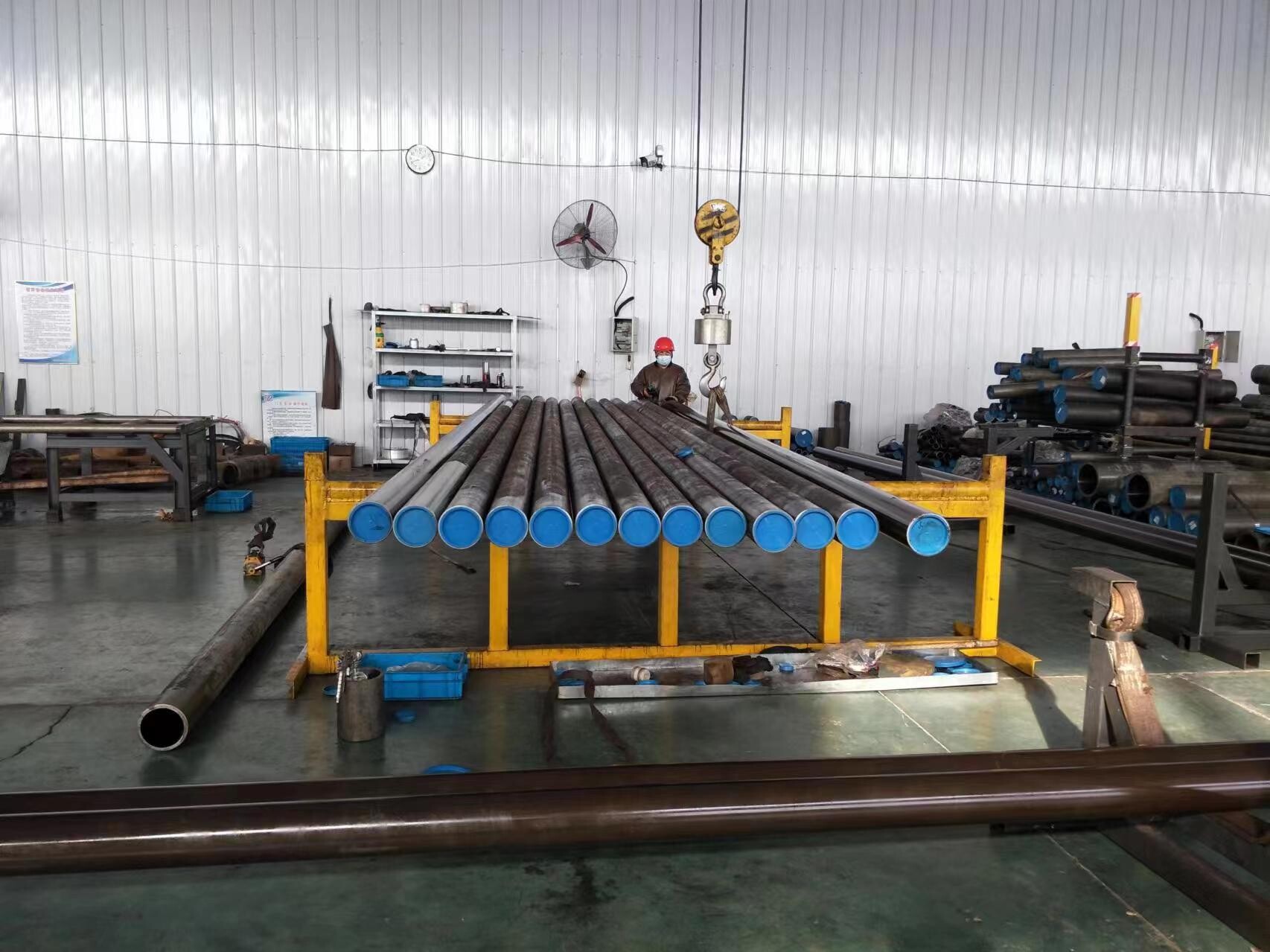 أنبوب مصقول